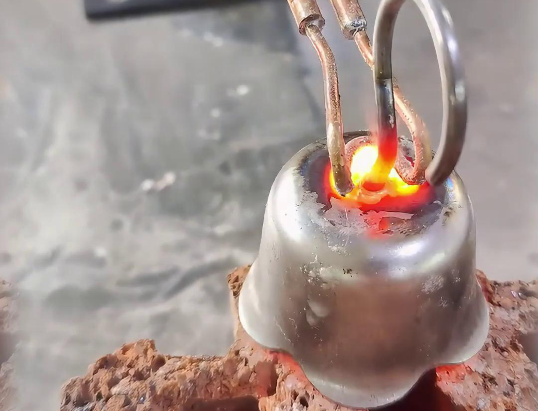 超高頻焊接機(jī)應(yīng)用于銅、鐵、鋁等各類同種或異種金屬材料的焊接